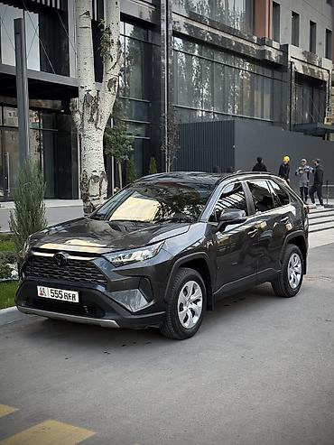 Toyota RAV4: 2019 г., 2.5 л, Бензин