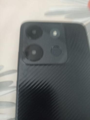 i7 4790k prosessor: Smartfon – qara rəngdə, böyük tamekranlı dizayn - Ön hissə: kənarlara — 4