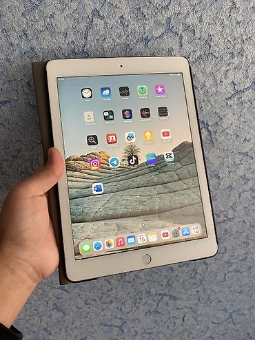 Планшеты: Планшет, Apple, память 128 ГБ, 9" - 10", Wi-Fi, Б/у, Детский цвет - Серебристый — 2