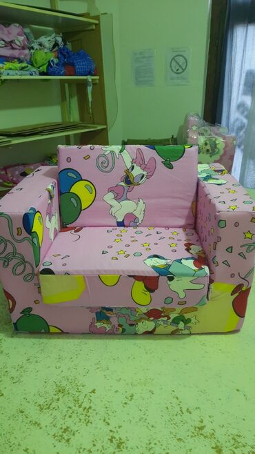 Ostali dečiji nameštaj: Praktične dečije foteljice, izradjene od čvrstog sunđera i presvučene — 1