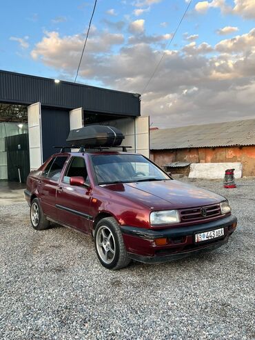 срочно машына: Volkswagen Vento: 1992 г., 1.8 л, Механика, Бензин