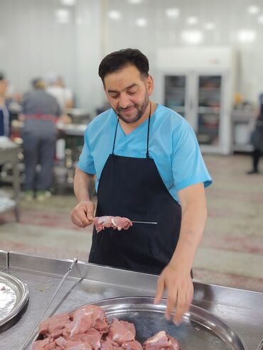 Aşpazlar: Xidmət: Manqal və kabab ustası Təklif edilənlər: - Açıq havada və ya — 10