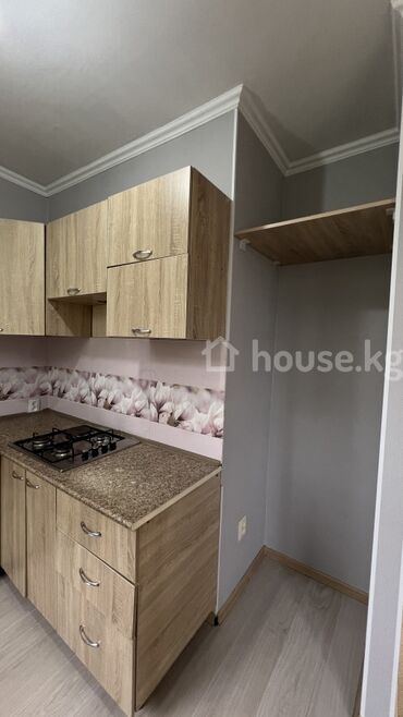 рядом квартира: 1 комната, 29 м², Хрущевка, 3 этаж, Евроремонт