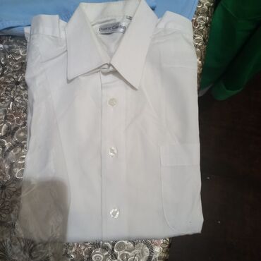 Köynəklər: Tam teze o vaxti xaricden alinmiş qedimi saruçkalar satilir. O — 6