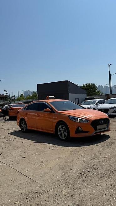 лумумбы: Аренда Саната Кожожош Автомобиль Hyundai Sonata яркого оранжевого — 1