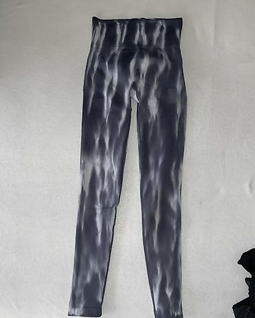 sinsay helanke za trening: Ženske sportske helanke – tie-dye sivi print - Visok struk sa — 2