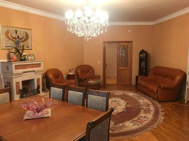 Uzunmüddətli kirayə mənzillər: Mənzil kirayə verilir. 3 otaq, 11.9 mərtəbə, 125 kv. Mənzil xətai — 8