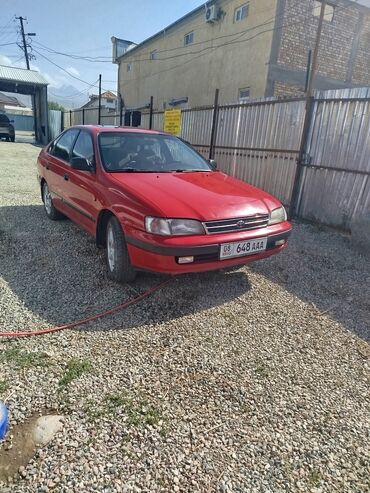 машина женская: Toyota Carina E GLi, красный седан Основные характеристики: - Кузов