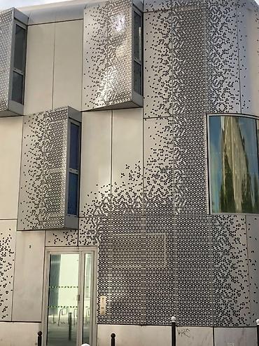 Плазмалык кесүү: Перфорированные листы металла с различными узорами отверстий. Эти — 5