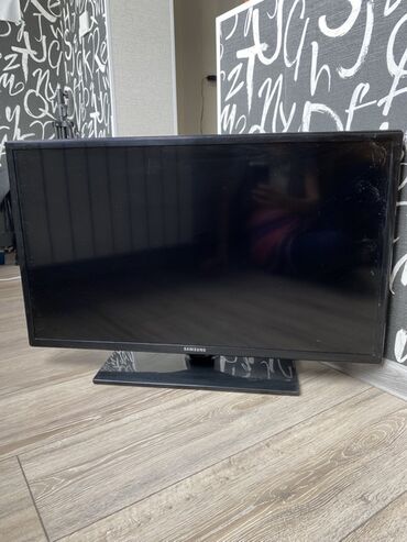 42 дюйма телевизор: Телевизор Samsung, диагональ примерно 32" (80 см). Плоская LED‑панель
