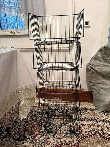 ручной тачка: Металлический стеллаж из проволочных корзин на колесах - Конструкция — 1