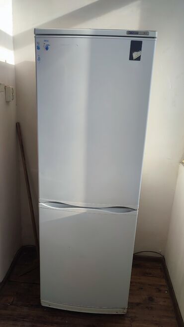 холодильние: Холодильник Atlant, Б/у, Двухкамерный, Less frost