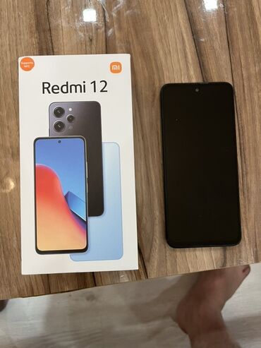 телефон fly iq4405 quad: Xiaomi Redmi 12 modeli, qara rəngdə təqdim olunur. Bu smartfonun arxa