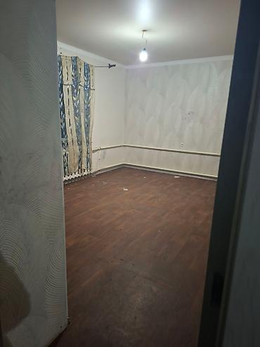 Долгосрочная аренда комнат: Сдаётся дом 2 комнаты до апреля. Есть холодильник, автомат,во внутрь — 9