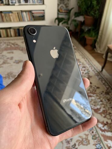 Apple iPhone: IPhone Xr, Б/у, 64 ГБ, Черный, Защитное стекло, Чехол, 77 %