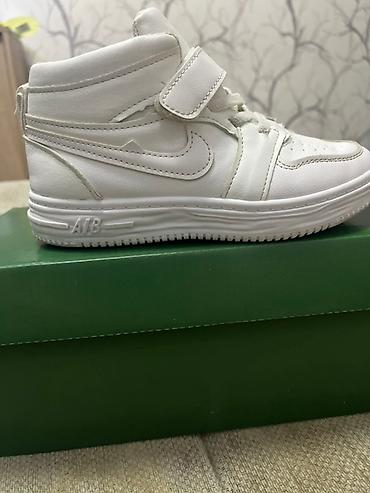 stringer alt geyimi: Rəng - Ağ Krossovkalar, Nike, Ölçü: 31, Uniseks — 2