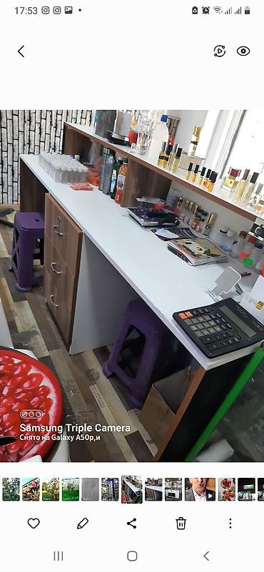 ayını: Mağaza üçün qabaq masa. 1×2 metr. Ətirə aid hər bir şey var. Mağaza — 8