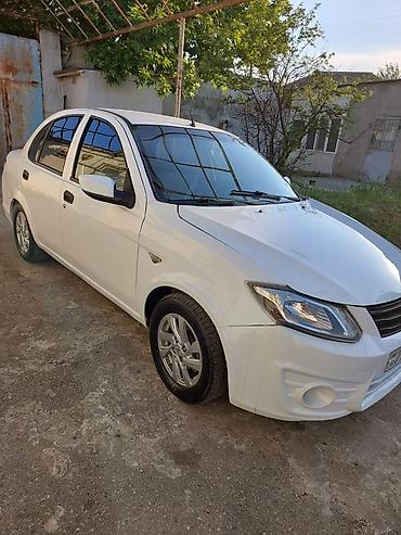 byd qin plus: Saipa Saina (sedan), ağ rəng. Masin Mastaga erazisinde yerlesir, tam — 1