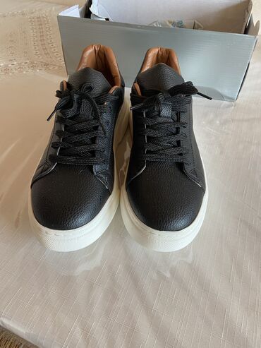 Krasofkalar və idman ayaqqabıları: Başlıq: 🌟 Tam Yeni Trendyol Ayaqqabısı – 41 Ölçü 🌟 Məzmun — 2