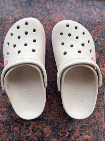 кроксы crocs: Crocs
Молочного цвета
Made in Bosnia.
36-37 размер