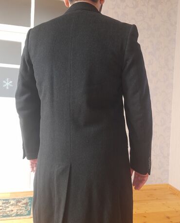 Paltolar: Palto satılır.Cristobal Türkiyənindi. Az istifadə olunub. Səliqəlidir — 6