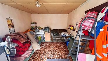 Продажа полдома: Продам Участок 2,8 соток, дом саман 59м2, р-н КНУ, 120т$ Есть — 14