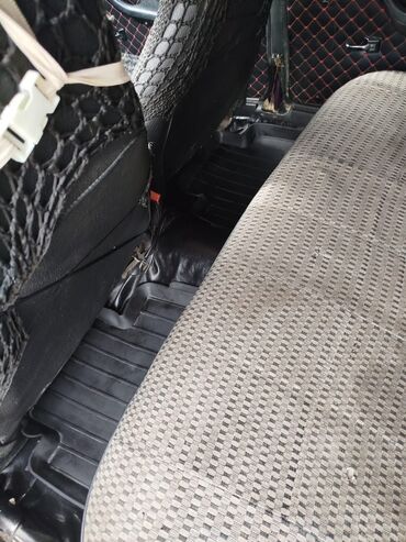 VAZ (LADA): VAZ 2107 (LADA 2107), bənövşəyi rəng. Xarici: - Klassik sedan kuzov — 8