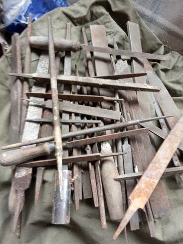 разные инструменты: Продам напильники советские по металу дереву . токарные . 40 штук