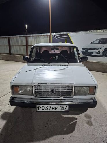 купить зил 130 самосвал бу дизель: Lada 2107 белого цвета с классическим дизайном кузова "седан"