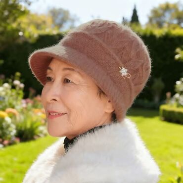 Ostala ženska odeća: Cena 1300din
Poručuje se,isporuka za nekoliko dana — 4