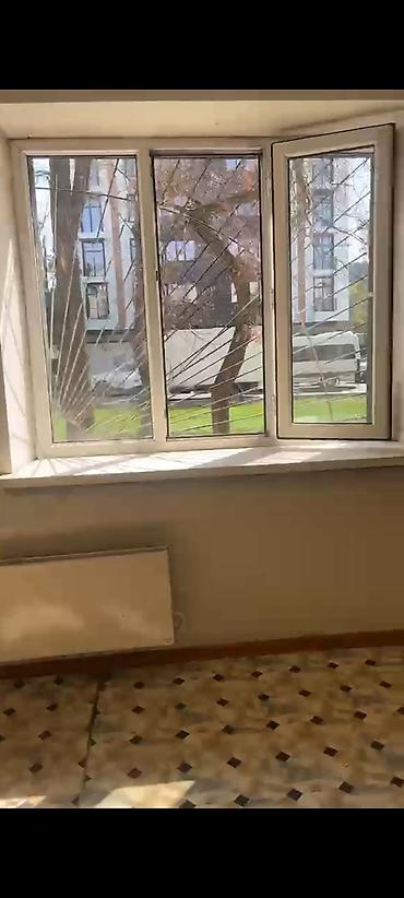 бгу квартира: Светлое жилое комната 19-20кв' с большими окнами на первом этаже из — 1