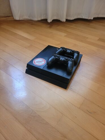 PS2 & PS1 (Sony PlayStation 2 & 1): Playsation 4 isıek problemsiz .içərisində oyunlar .2 ədəd original
