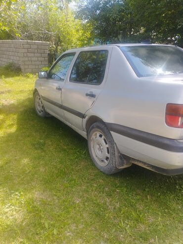 srv 2: Volkswagen Vento: 1993 г., 2 л, Механика, Бензин, Седан