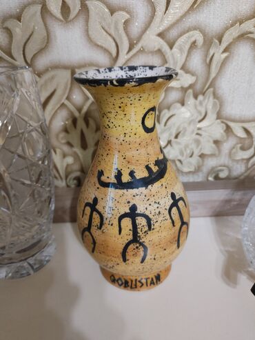 dekor satışı: Bir vaza, Keramika