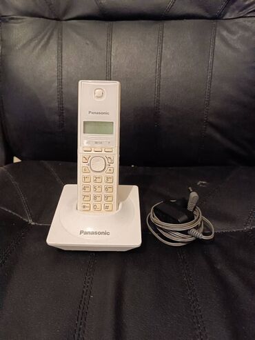 Fiksni telefoni: Panasonic KX - TG1711FX bezicni telefon bele boje, lepog dizajna