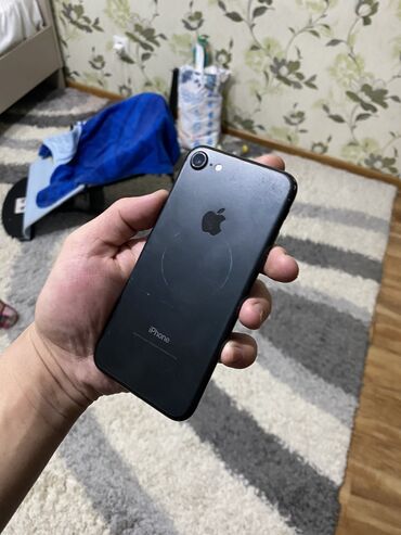 айфон 7 с: IPhone 7, Б/у, 32 ГБ, Черный, Защитное стекло, 100 %