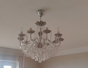 Bitkilər üçün dibçəklər: Çılçıraq, 10 və daha çox lampa, Şüşə
