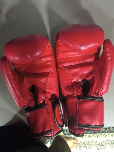 boks paltari: Ela haldadir 12 OZ'dur.2 dəfə istifadə edilib sparing vaxtı
