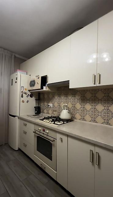 Продажа полдома: 🏡 Продается дом в центре города! 📍 Пересечение улиц Ахунбаева — Байтик — 1