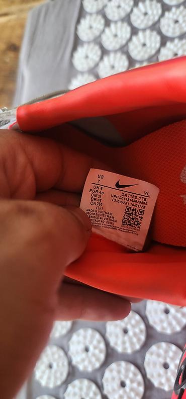 Бутсы: Футзалки Сороконожки 1 модель - Nike Phantom Размер EUR 41, US 8 — 9