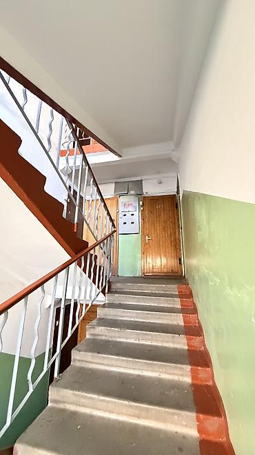 70: 1 комната, 32 м², 6 мкр 104 серия, 3 этаж, Требуется ремонт — 10