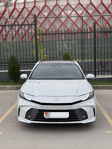 Toyota Camry: 2025 г., 2.5 л, Автомат, Гибрид, Седан
