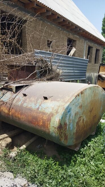 продам бочку на колесах: Бак, Металл