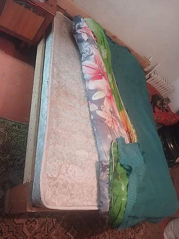 купить топчан бу: Двуспальная кровать, Б/у, С матрасом, длина - 200 см — 1