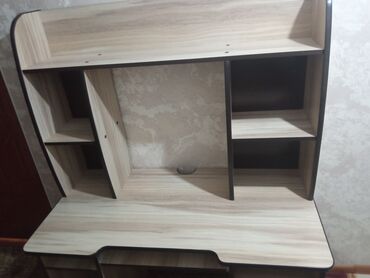 Компьютерные столы: Компьютерный стол, Б/у, С полками, Дерево