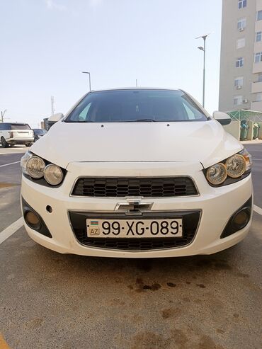 niva 4 qapi: Chevrolet Aveo: 1.6 l | 2015 il 220000 km Sedan
