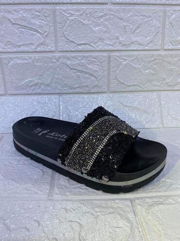 Papuče: Nova kolekcija
1600din.
36-40 — 20