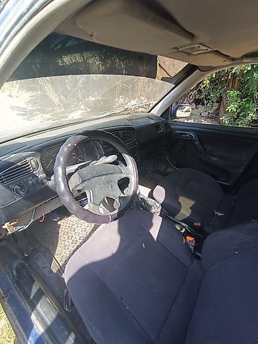 1 nz: Volkswagen Vento: 1993 г., 1.8 л, Механика, Бензин, Седан — 1