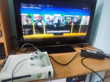 xbox 360 250 gb: Продаю Xbox 360 fat, ревизия Xenon, прошивка Freeboot, жёсткий диск