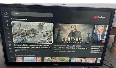 Телевизор Samsung, диагональ примерно 40–43". Плоская панель, черная